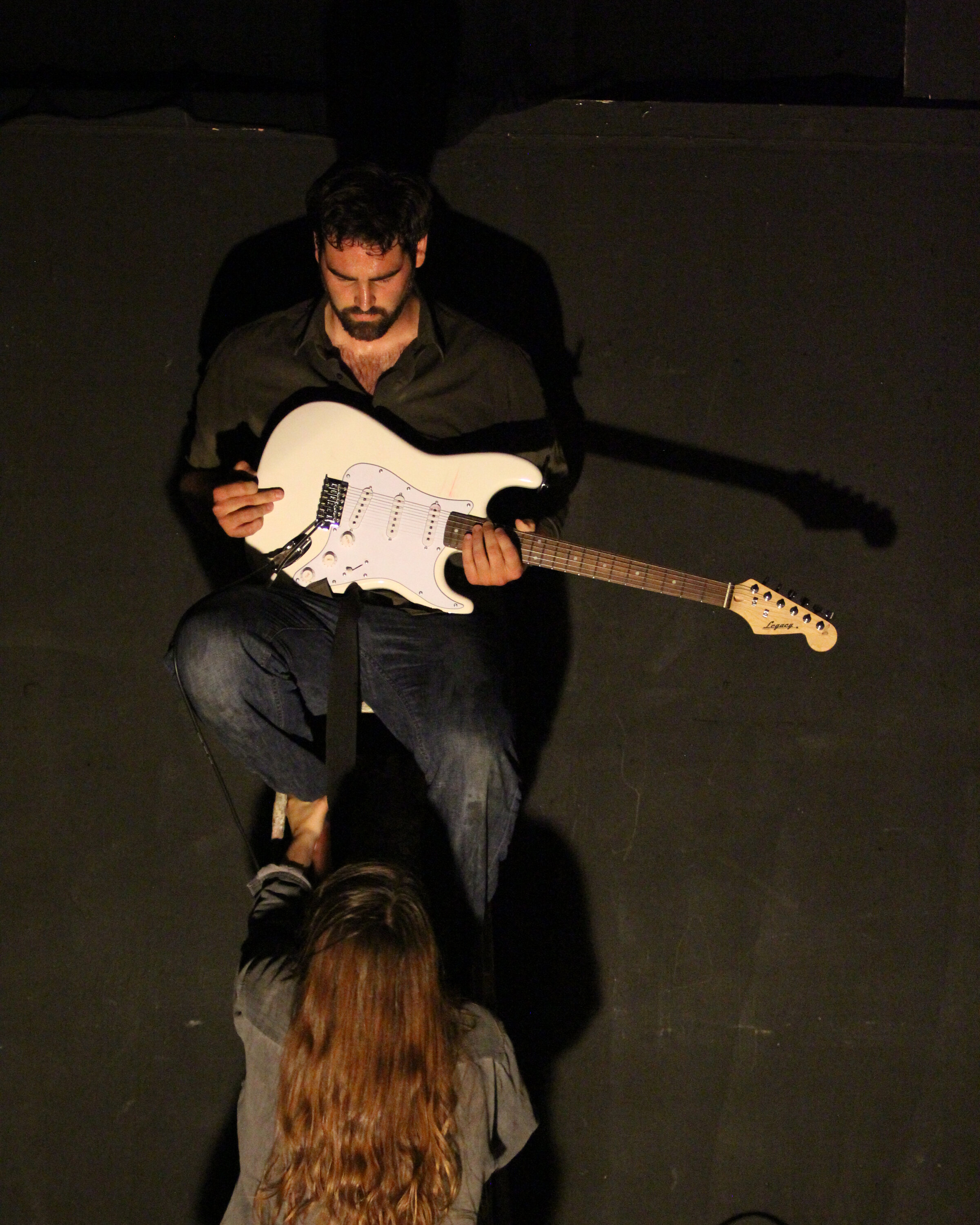 Justin O'Neill als Slim und Claire Kaplan als Cavale