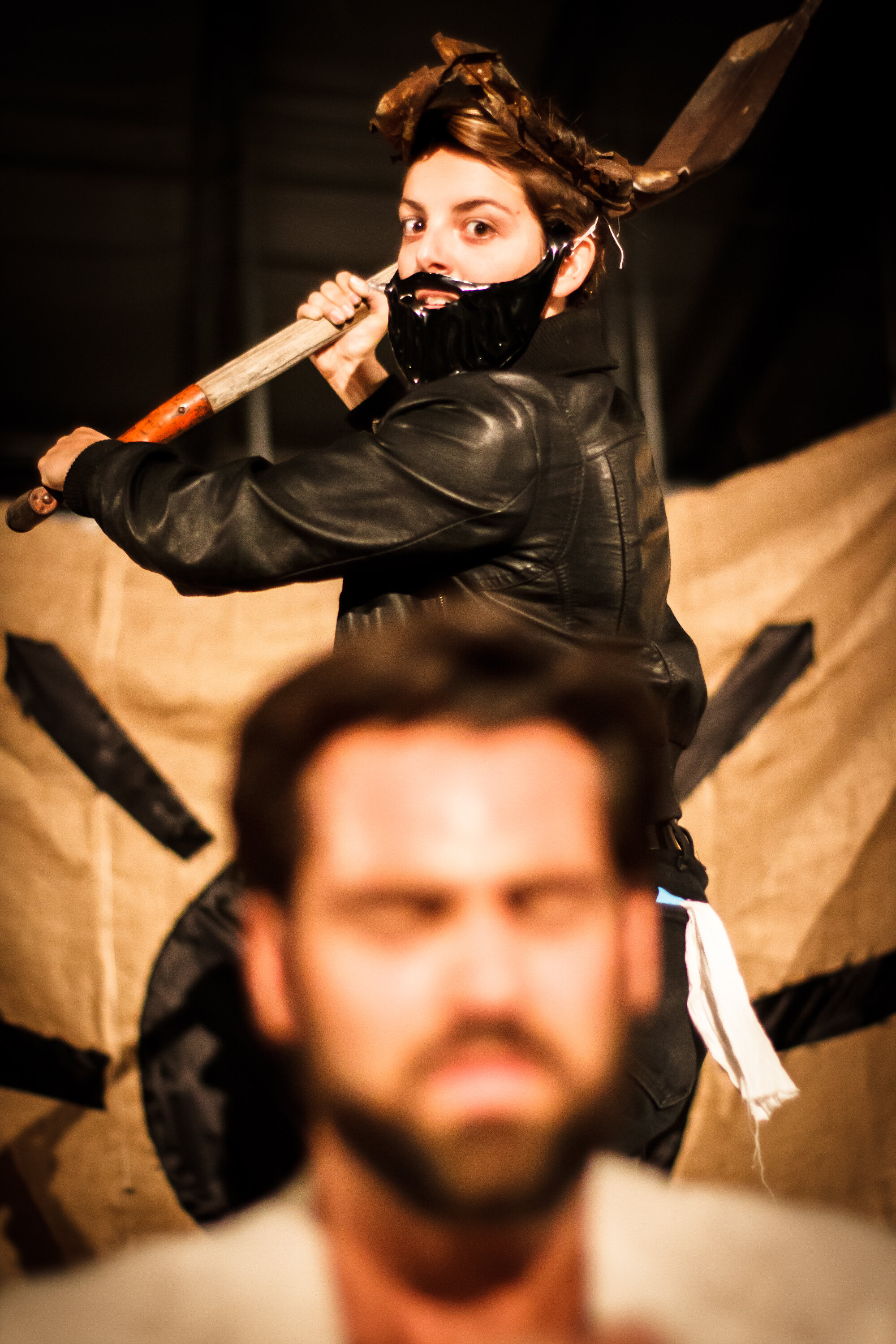 Claire Kaplan als Hamlet, Justin O'Neill als Claudius